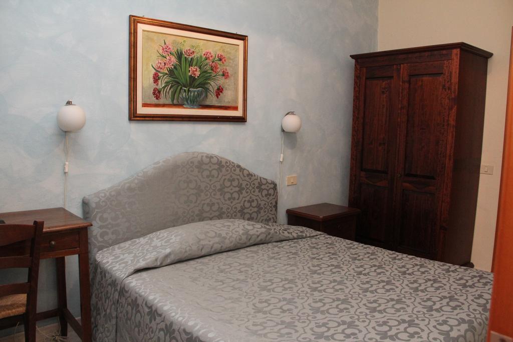 Gemini Camere E Suites Гросето Стая снимка