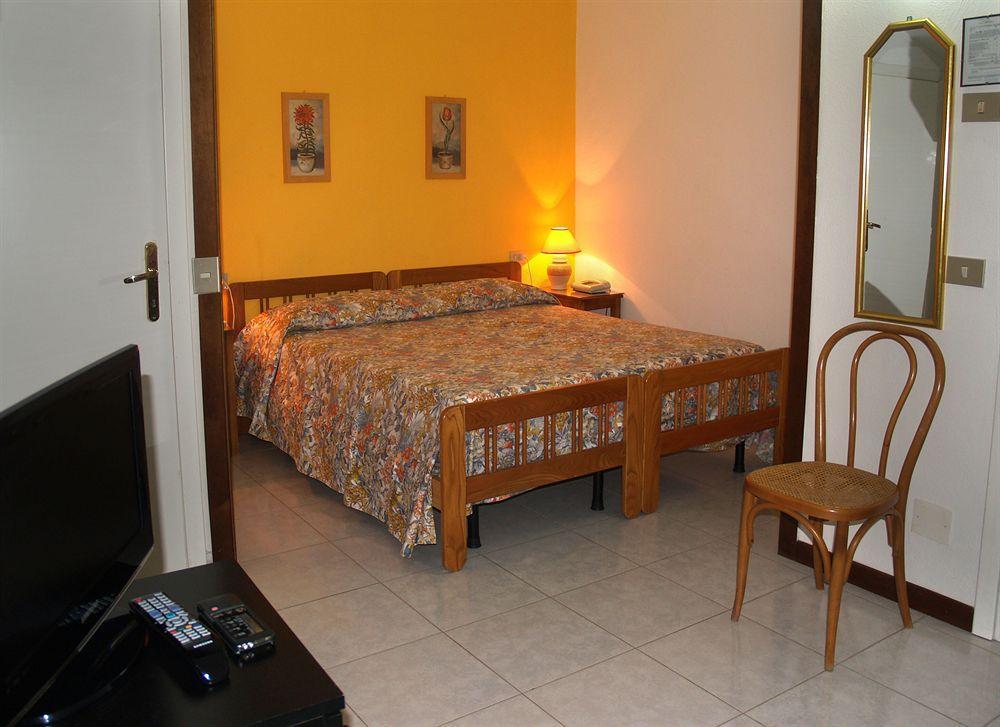 Gemini Camere E Suites Гросето Екстериор снимка